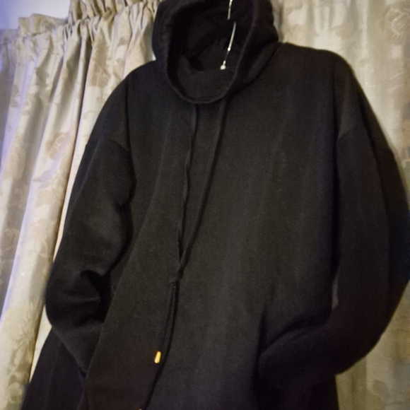Fashion Nova Black Hooded Sweatshirt Plus Two Shirts And Two Leggings - Picture 7 of 9